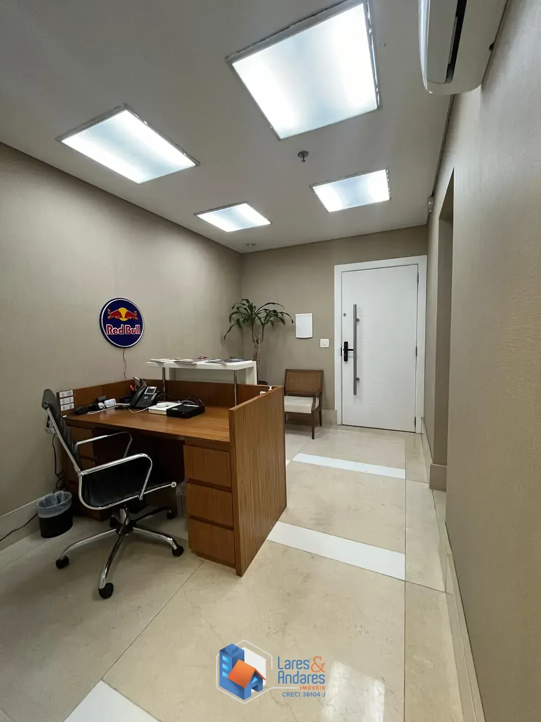 Imagem Conjunto comercial para venda em Jardim Caboré, 123m²