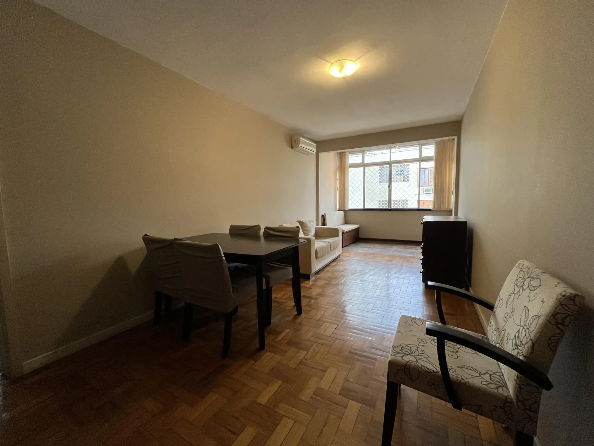Imagem Apartamento de dois quartos e uma vaga de garagem no bairro Auxiliadora em POA