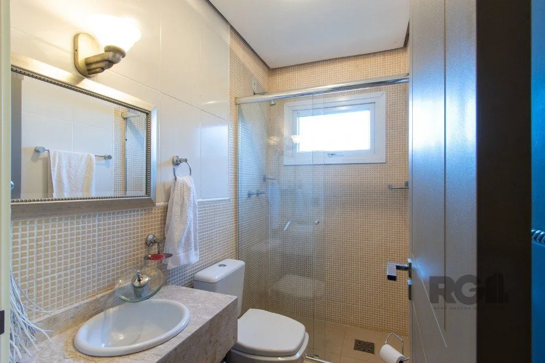 Imagem Casa em condomínio, 03 suítes, sendo 01 master, no Terra Ville,