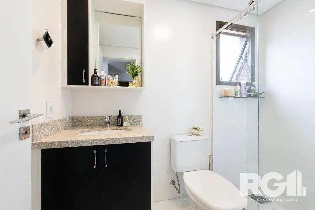 Imagem Apartamento de 3 dormitórios com suíte e churrasqueira, lavabo e 2 vagas de garagem.