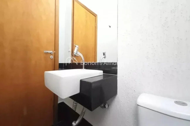 Imagem Esta casa no Swiss Park oferece 247 m² de área construída, combinando conforto, funcionalidade e ...