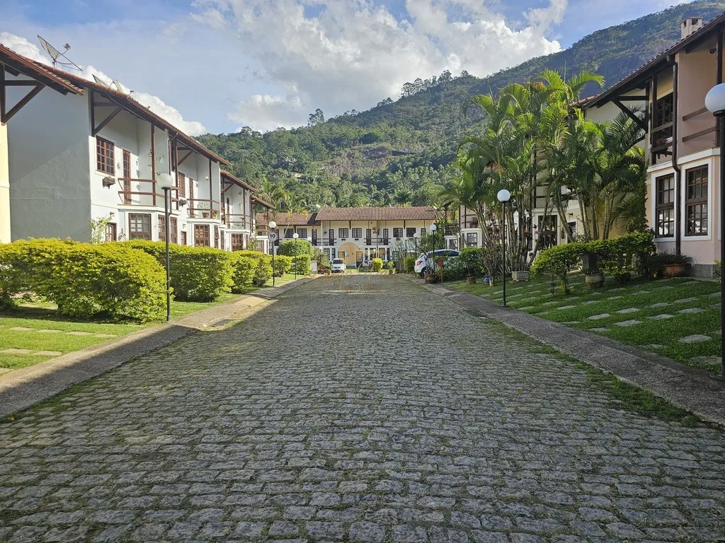 Imagem Casa em Condomínio para Venda em Teresópolis / RJ no bairro Parque do Imbui