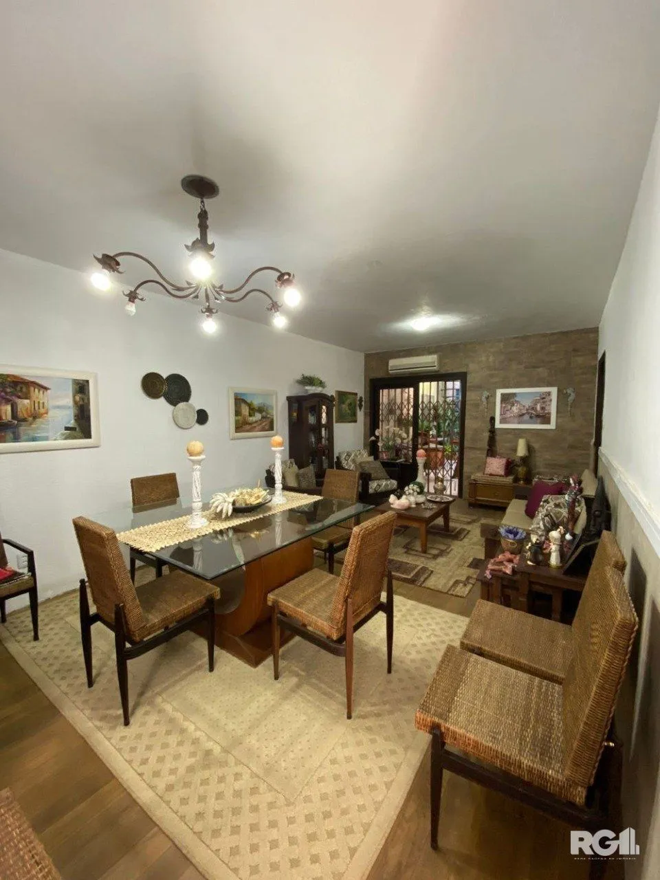 Imagem CASA AMPLA 3 DORMITÓRIOS NO ANDAR SUPERIOR NA CIDADE BAIXA .
