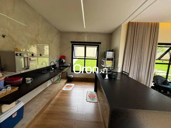 Imagem Casa com 3 dormitórios à venda, 213 m² por R$ 1.690.000,00 - Condomínio Parque dos Cisnes - Goiânia/GO