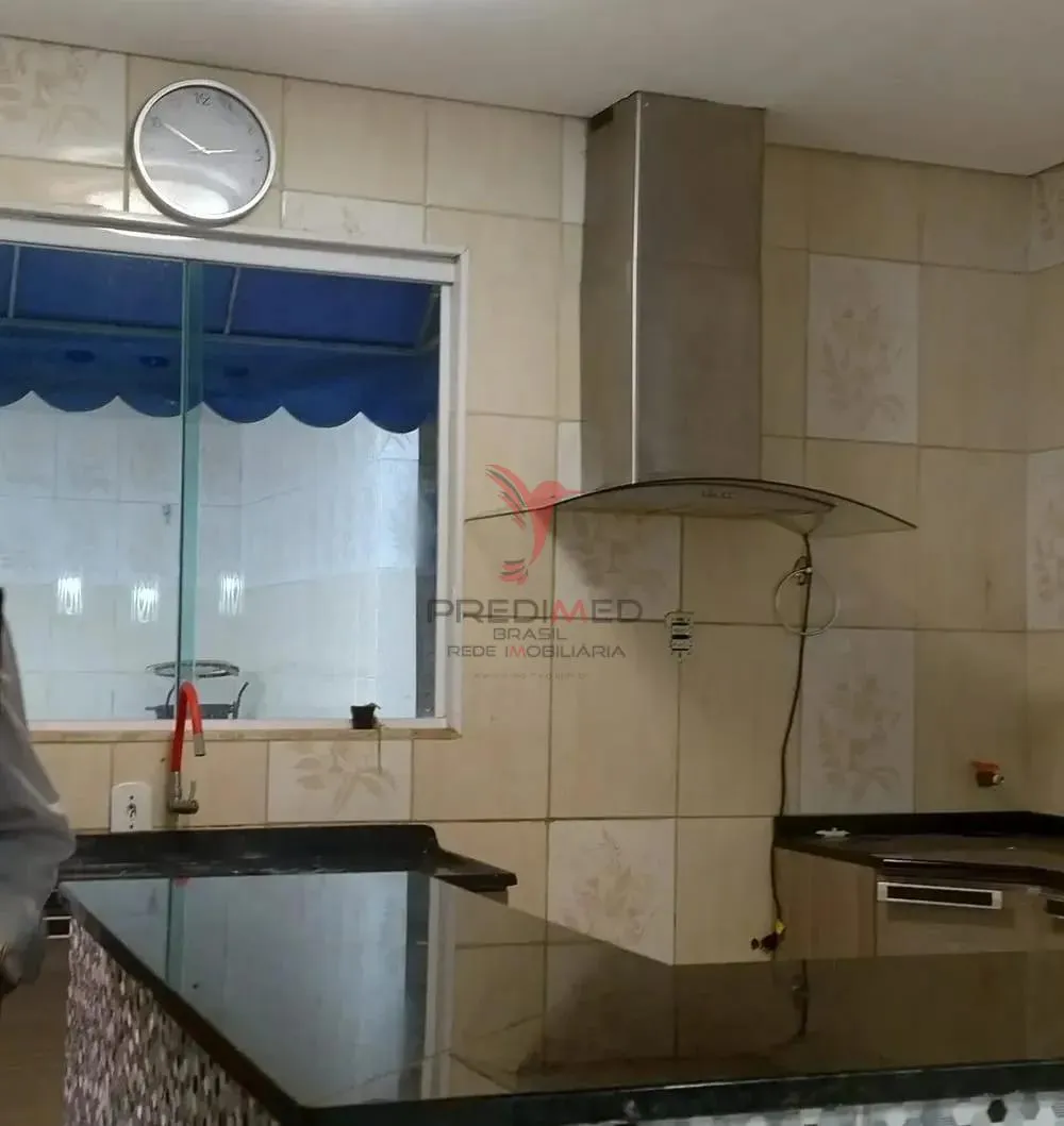 Imagem Ótima casa com piscina na Cohab em Guaratinguetá/SP