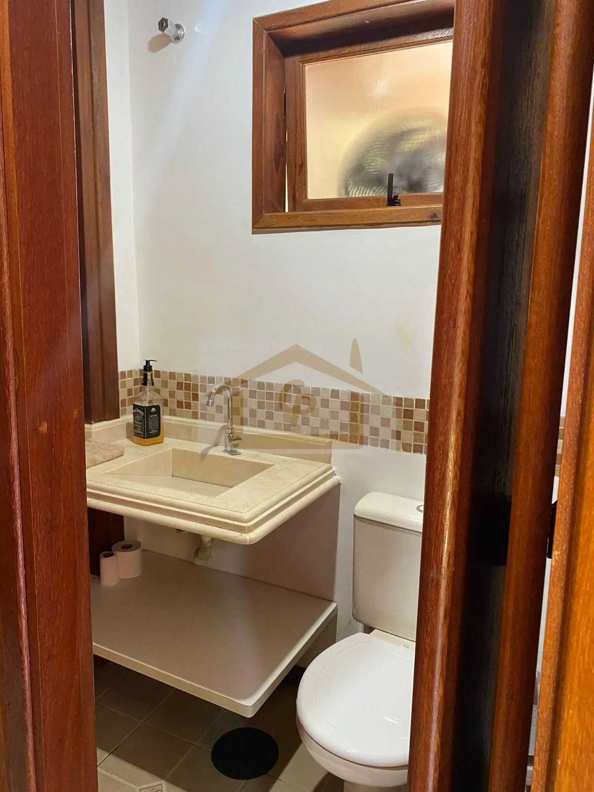Imagem Casa mista com belo jardim 3 quartos sendo um suíte, 5 vagas. Rústico que encanta!