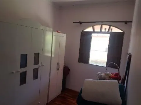 Imagem VENDA DE CHÁCARA NO RETIRO, EM ARUJÁ/SP, 4.300m² com 2 casas, 5 quartos, piscina. CONSULTE-NOS.