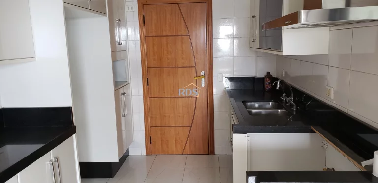 Imagem Vende um espaço e confortável apartamento de 160m² na Vila suzana.