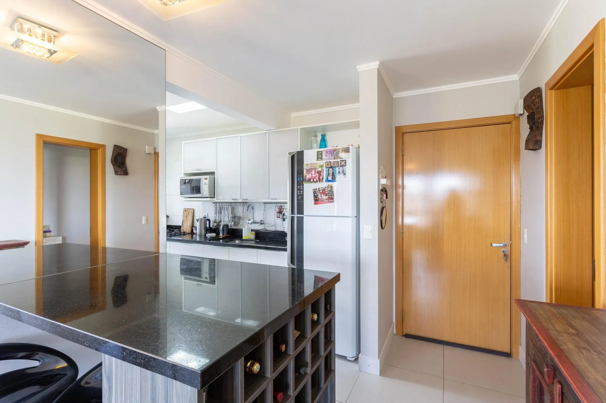 Imagem Apartamento à Venda com 2 Dormitórios (1 Suíte) e 2 Vagas Cobertas - Vila Ipiranga, Porto Alegre/RS