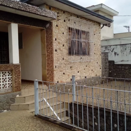 Imagem Casa com 130 M² com 3 dormitórios, cozinha, sala, banheiro, varanda, área de serviços, quintal, ...