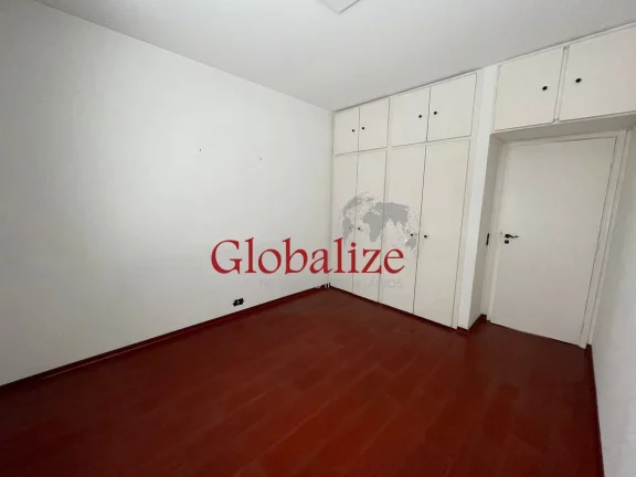 Imagem APARTAMENTO À VENDA CONDOMÍNIO FRENTE AO MAR NO GONZAGA COM 2 DORMITÓRIOS, SALA, WC, COZINHA, ÀREA DE SERVIÇO, D. EMPREGADA COMPLETA POR R$900.000,00
