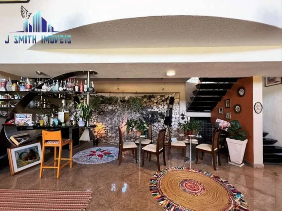 Imagem MANSÃO COM 5 SUÍTES EM LOTE DE 3.872m², CONDOMÍNIO NA GRANJA VIANA.