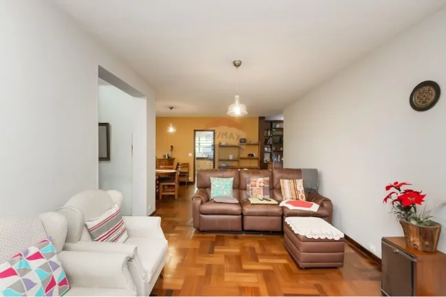 Imagem Casa Térrea bem localizada no jardim prudência com 3 Dormitórios sendo 1 Suíte, 3 Vagas Garagem.