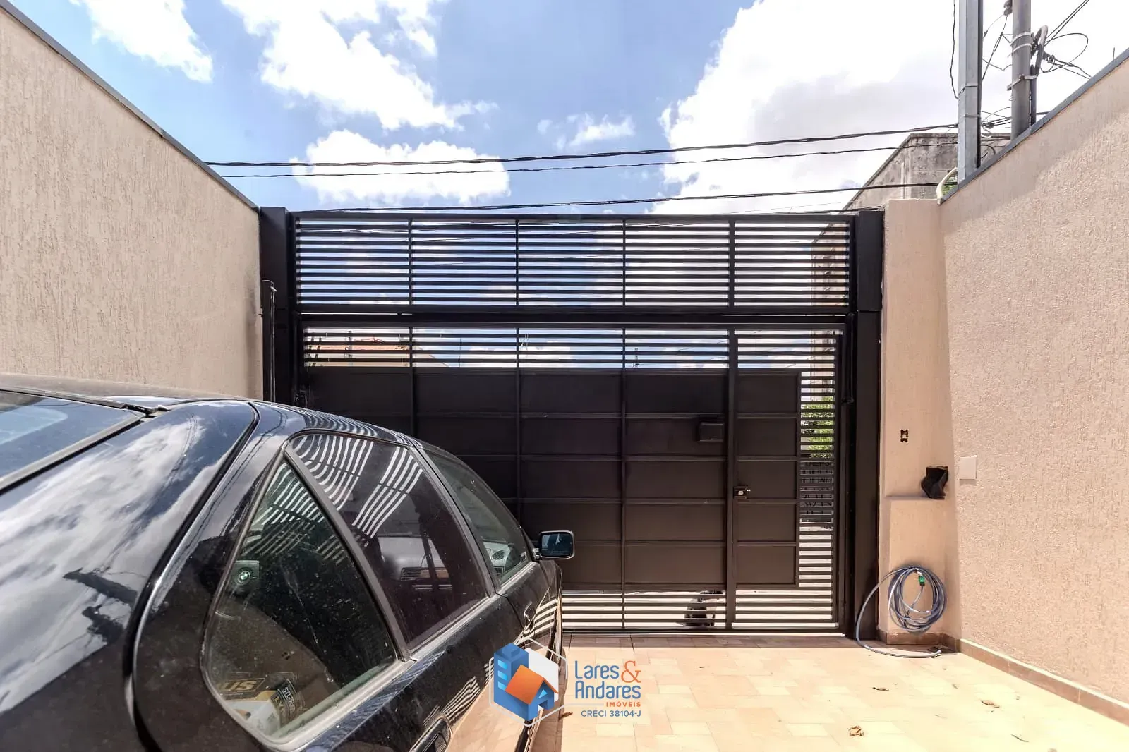 Imagem À VENDA, IMPERDÍVEL! SOBRADO REFORMADO NÃO GEMINADO COM 3 DORMS, SUÍTE, QUINTAL, ENERGIA SOLAR E EXCELENTE LOCALIZAÇÃO!