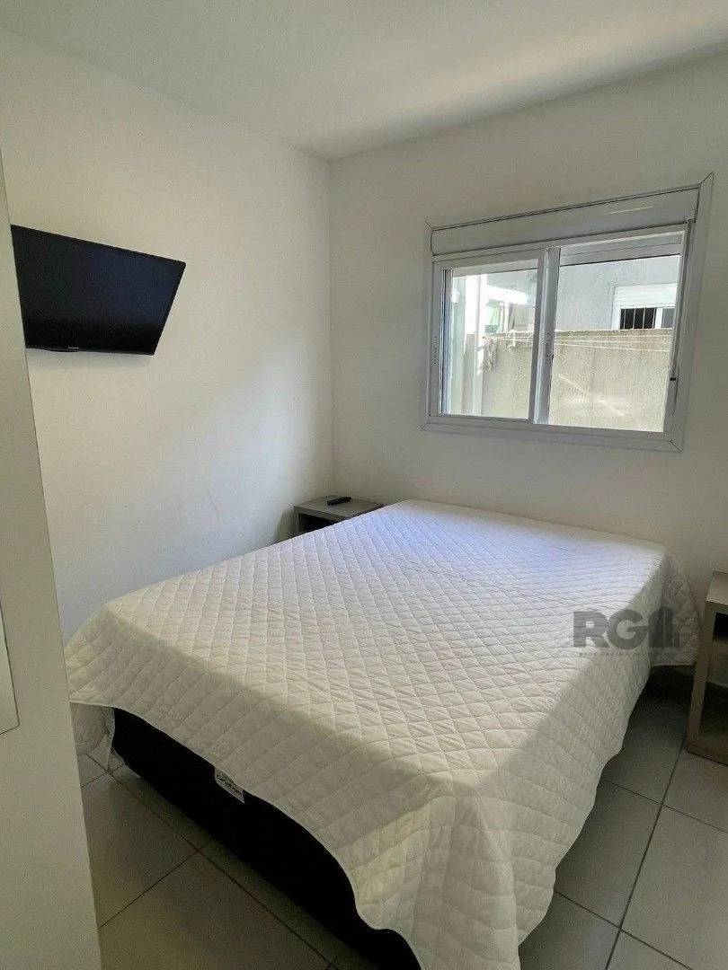 Imagem CASA COM 4 DORMITORIOS SUITE , A 3 QUADRAS DO MAR !!