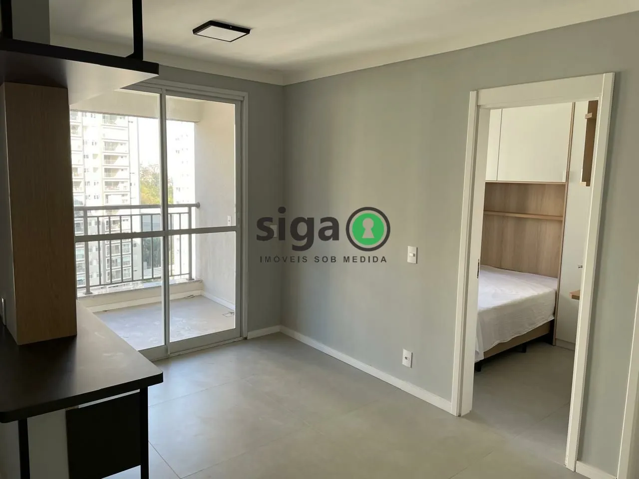 Imagem Apartamento mobiliado com uma vaga de garagem ao lado da linha lilás