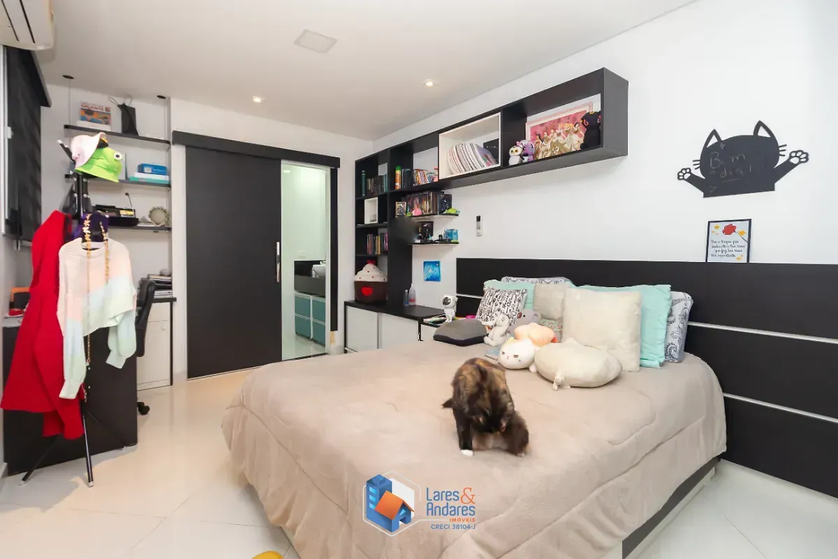 Imagem Casa para venda em Parque São Domingos com 4 quartos, sendo 2 suítes, 210m²
