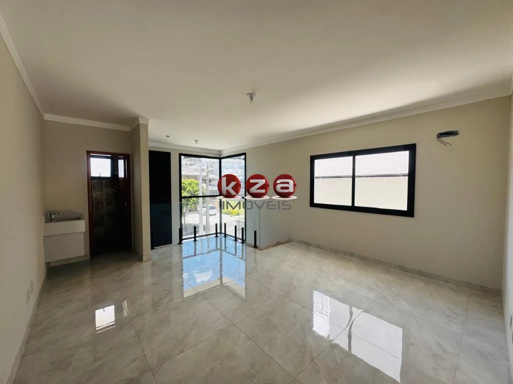 Imagem Casa de alto padrão a venda no Condomínio Portal do Jequitibá em Valinhos-SP: 4 quartos, 3 suítes, 4 vagas de garagem, 244m² de área.