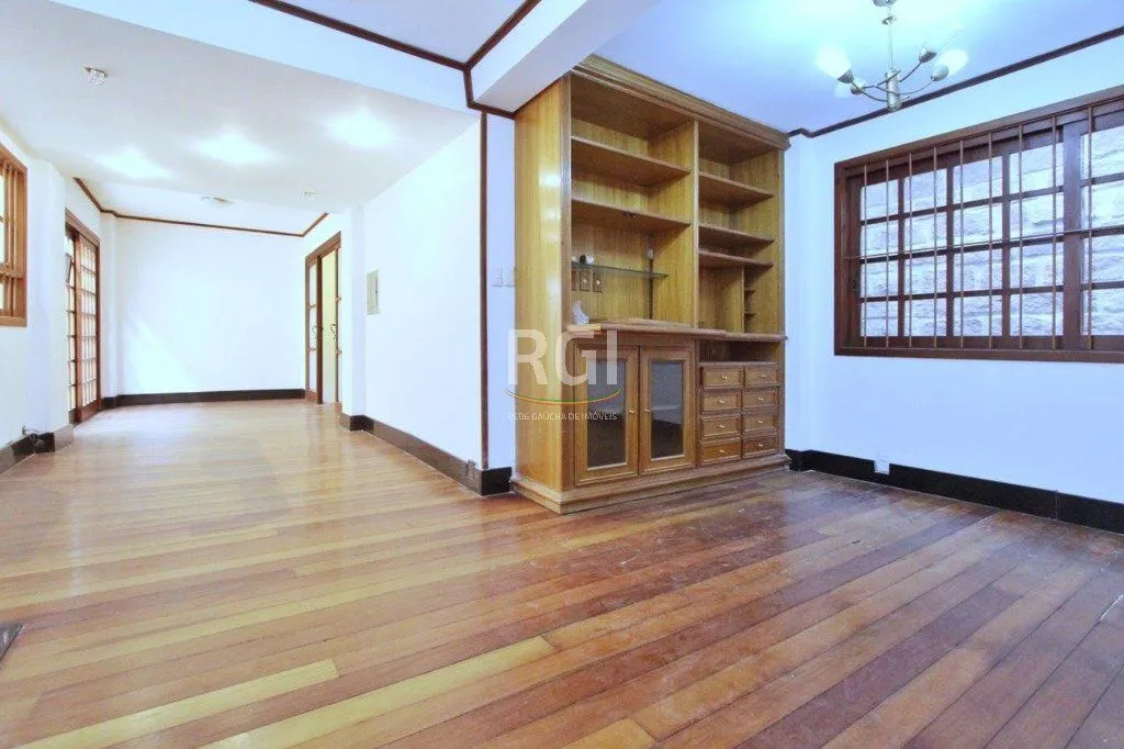 Imagem Casa para Venda - 185.29m², 4 dormitórios, sendo 2 suites, Teresópolis