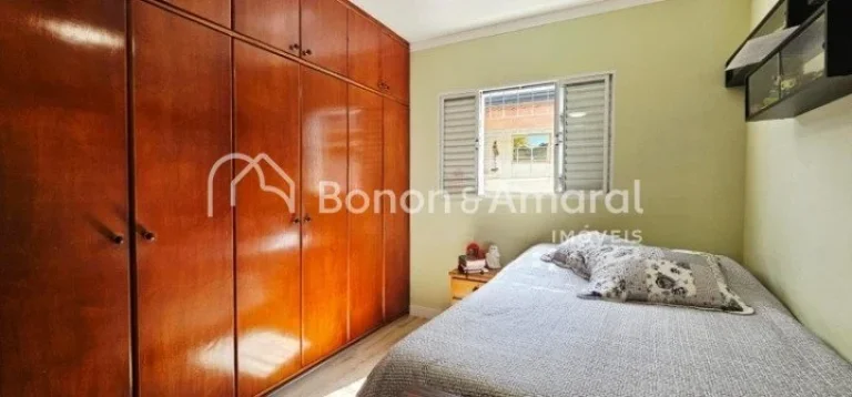 Imagem Casa térrea reformada para venda em condomínio no Taquaral em Campinas, 3 quartos e 4 vagas
Casa a...