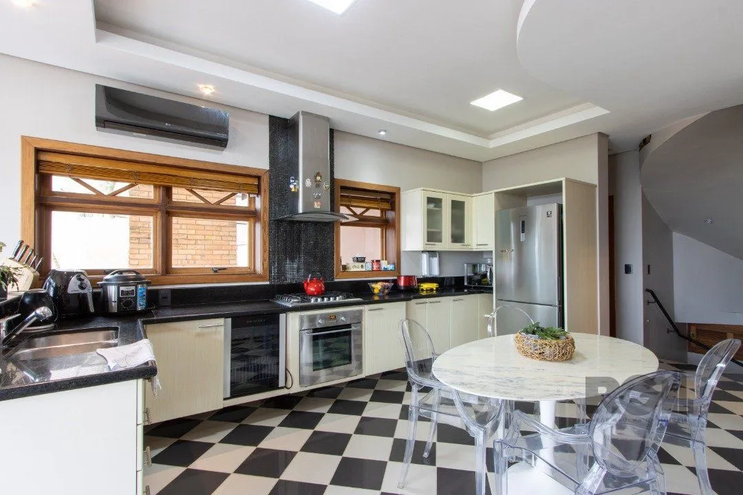 Imagem Casa para Venda com 4 dormitórios, sendo 2 suites e 4 vagas no bairro Jardim Isabel