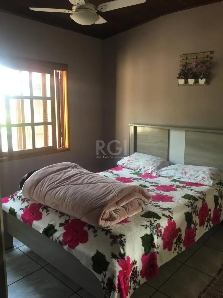Imagem Sobrado para Venda - 92m², 3 dormitórios, 2 vagas - Restinga Nova