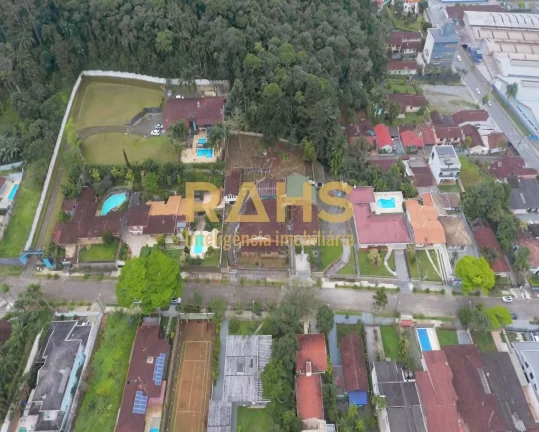 Imagem Localizado em uma região residencial privilegiada, com uma vista deslumbrante da majestosa Serra do...