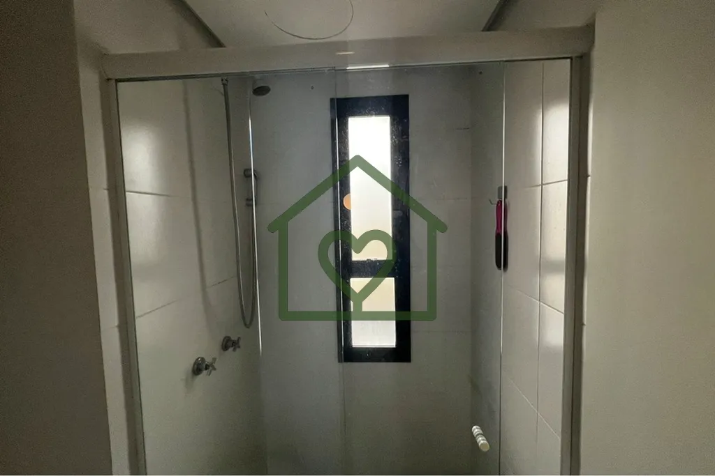 Imagem Descubra o charme e a conveniência deste aconchegante apartamento situado no coração de Porto Ale...