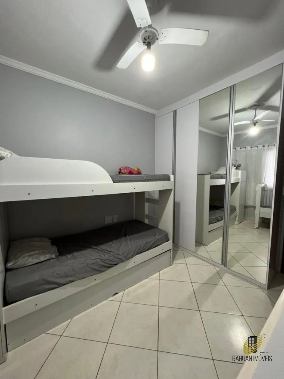 Imagem Imperdível casa à venda em Praia Grande-SP, bairro Melvi, 2 quartos, 1 sala, 2 banheiros, garagem e 73m². Confira!
