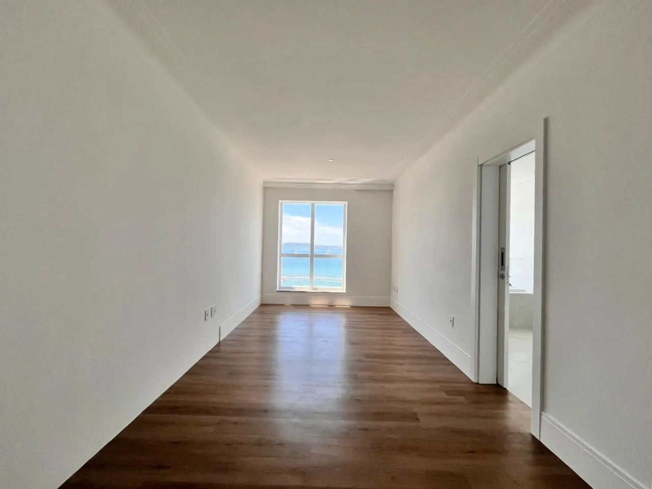 Imagem Apartamento com vista para o mar à venda com 190m2 por R$ 4.048.000,00