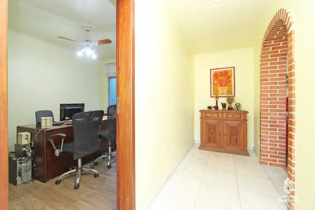 Imagem Casa para Venda - 500m², 5 dormitórios, sendo 2 suites, 5 vagas - Menino Deus
