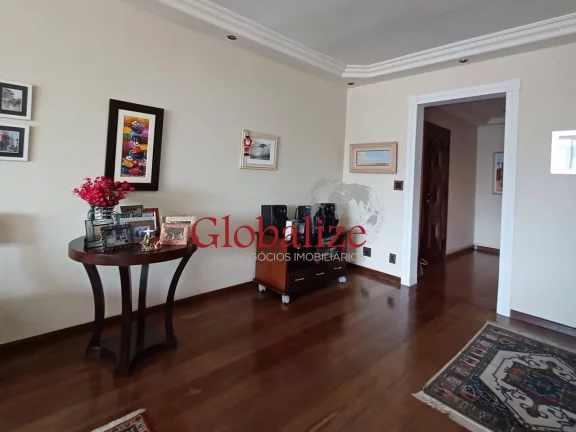 Imagem Apartamento à venda com 278m², 4 quartos, 2 suítes, vaga demarcada, perto da praia por R$ 1.450.000,00 no Embaré em Santos