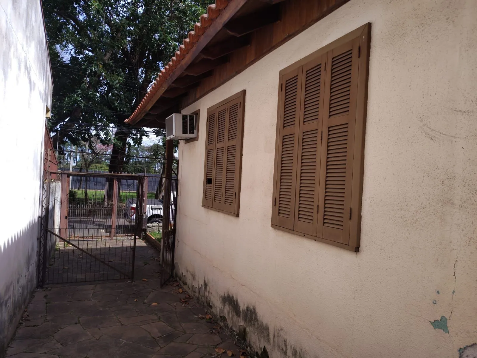 Imagem Casa com 03 quartos no Bairro São Pedro em Porto Alegre