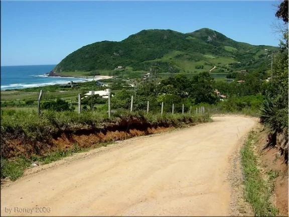 Imagem Terreno à venda na Praia da Silveira, Garopaba-SC: 1.550m² de oportunidade imperdível!