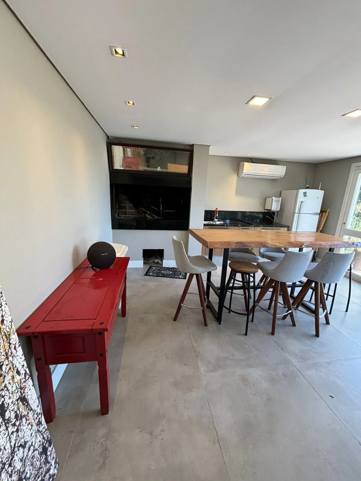 Imagem Casa 4 dormitórios, 1 suíte, 03 vagas, Bairro Três Figueiras, Porto Alegre.