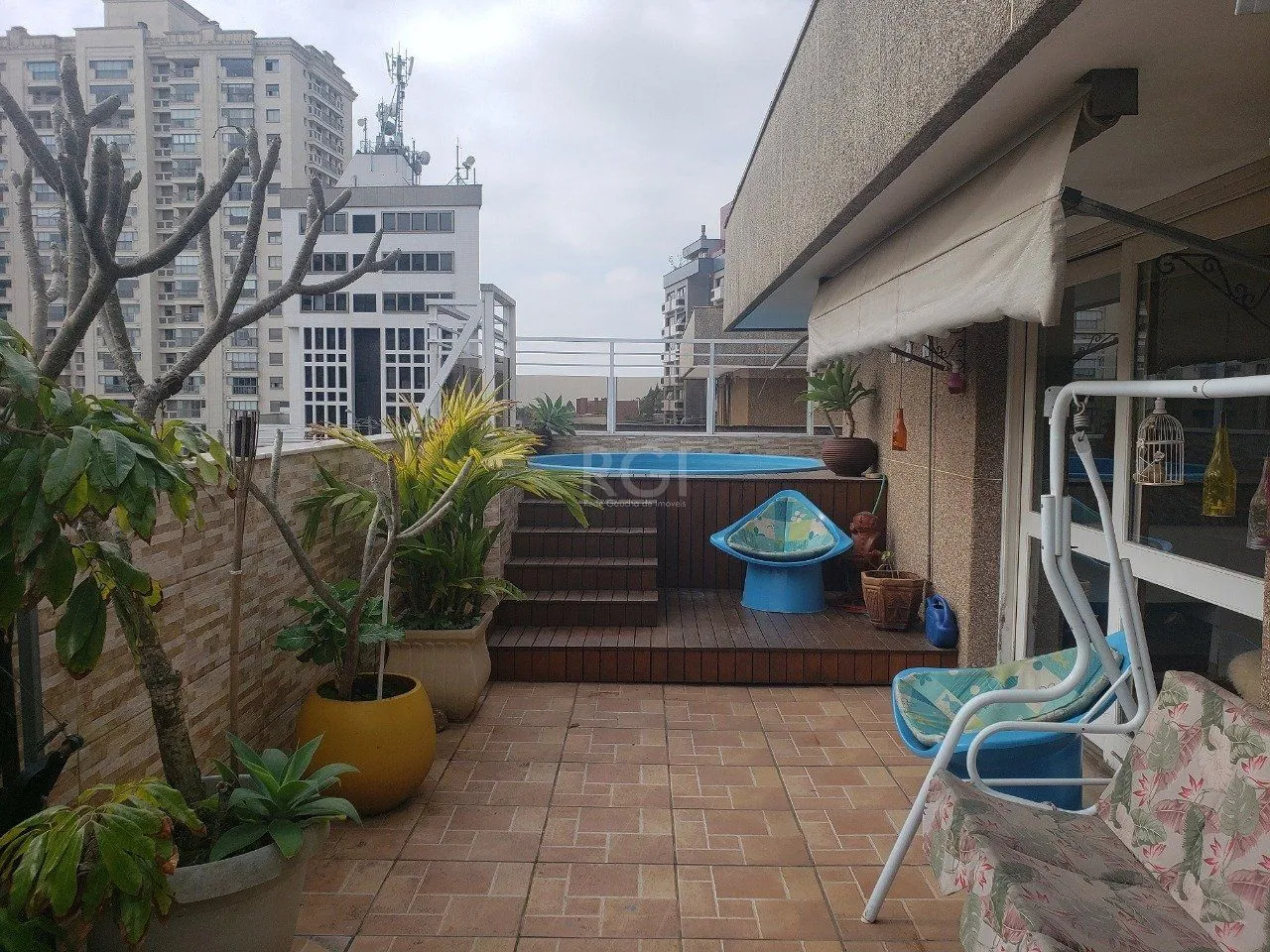 Imagem Cobertura para Venda - 296m², 3 dormitórios, sendo 1 suites, 3 vagas - Petrópolis