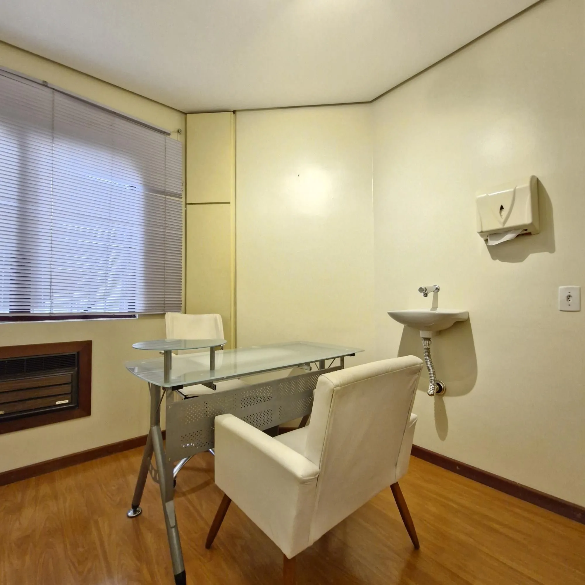 Imagem Excelente sala comercial na Rua Cel. Bordini, Auxiliadora, Porto Alegre.
