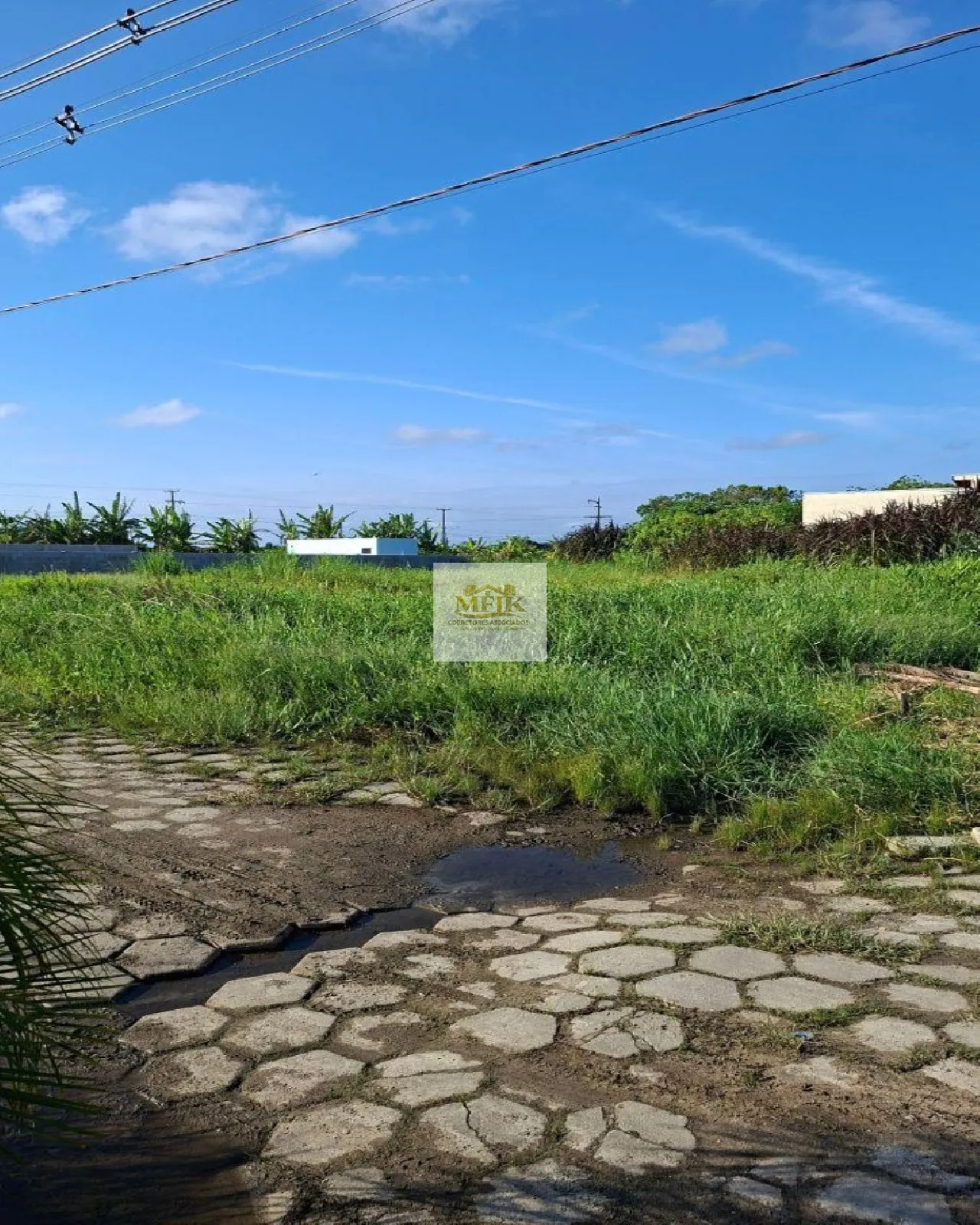 Imagem Terreno de 450 m² à venda em Atami