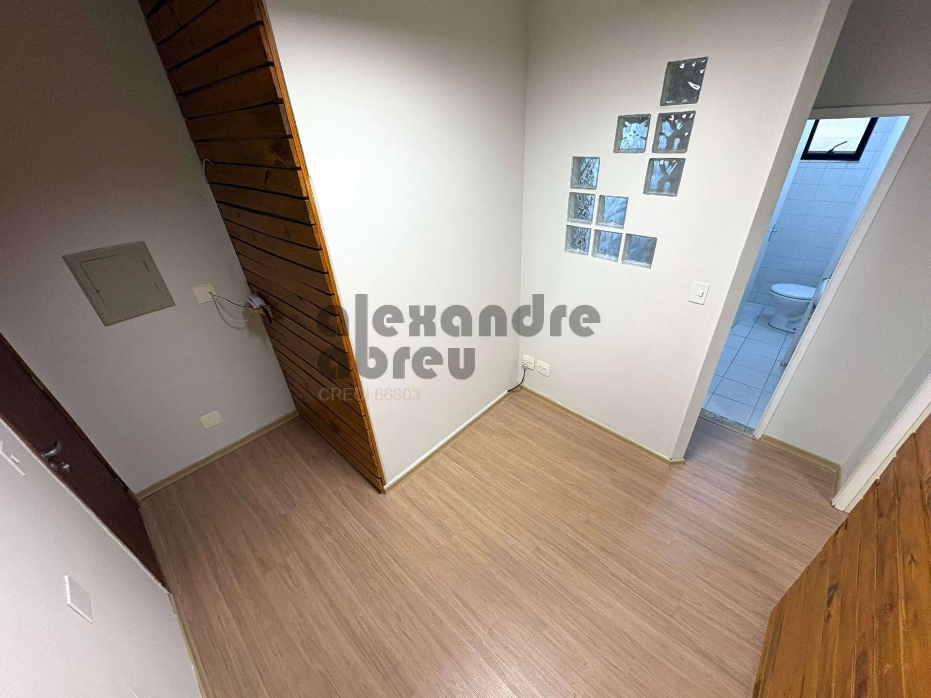Imagem Aluga-se escritório comercial de 30 m² com 2 salas em Edifício no Morumbi