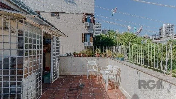 Imagem Vende-se excelente cobertura 2 quartos com suíte, 3 vagas de garagem com 156m² no Petrópolis