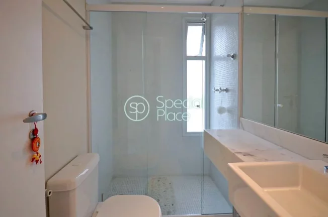Imagem Apto duplex rico em iluminação natural, amplo living e lavabo. Possui 146m² muito bem distribuíd...