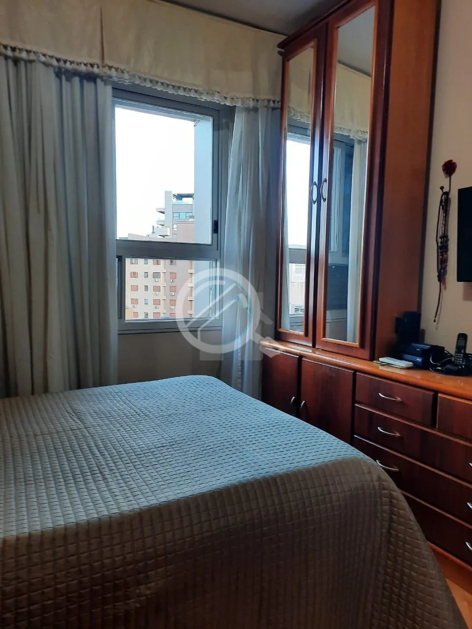Imagem Apartamento impecável, com móveis sob medida! Amplo living para 2 ambientes, janelas com vista. Ap...