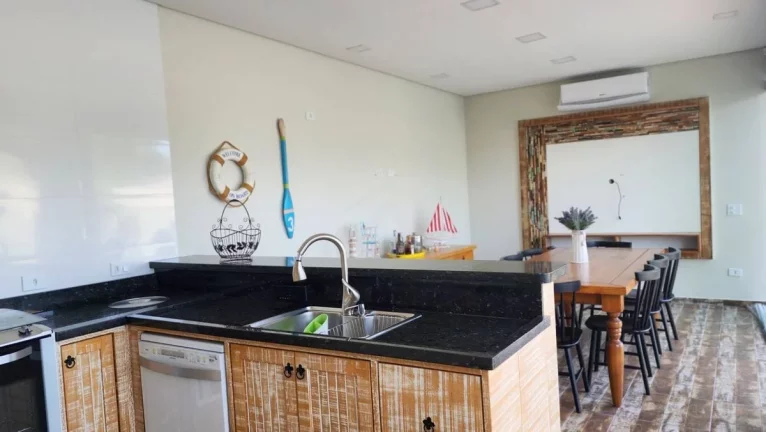 Imagem CASA COM PISCINA, 3 QUARTOS SENDO 1 SUÍTE, BAL MARILUZ