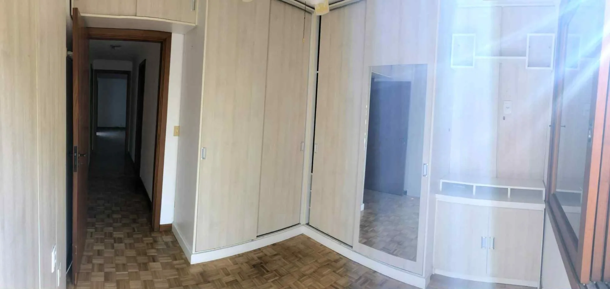 Imagem Apartamento Amplo e Pronto para Morar no Bairro Floresta - Porto Alegre