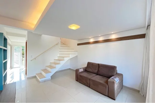 Imagem Casa para venda no bairro Guarujá em Porto Alegre