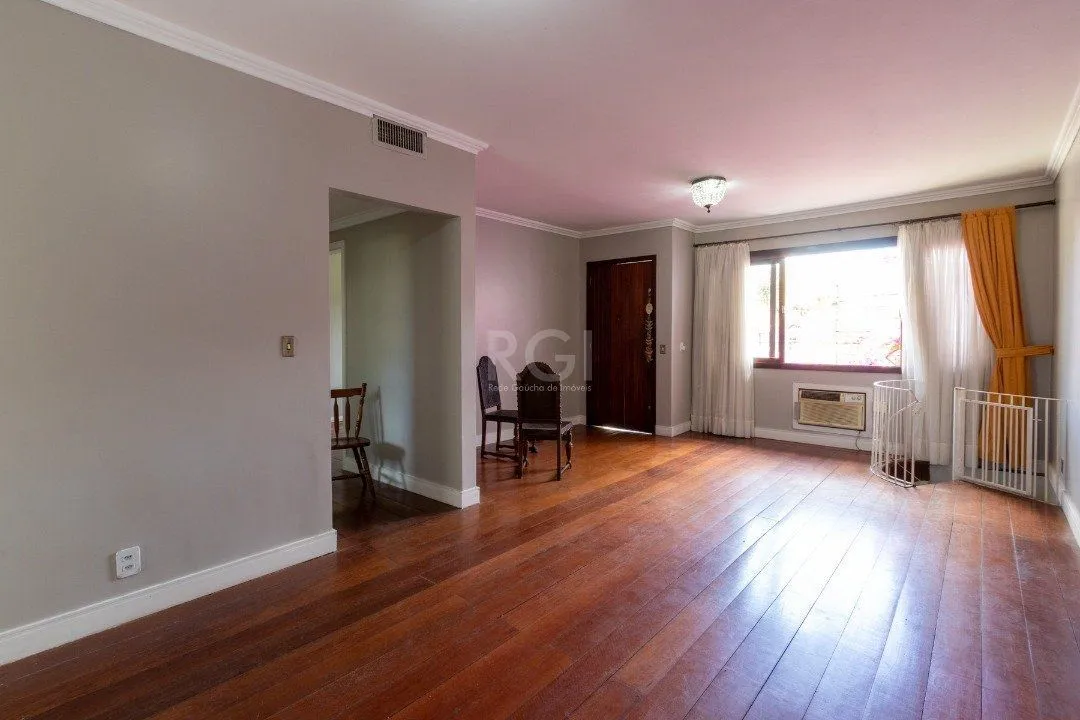 Imagem Casa para Venda - 202m², 3 dormitórios, sendo 1 suites, 2 vagas - Cristal