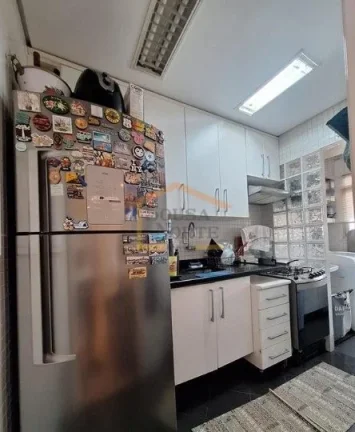 Imagem Apartamento de 47 m² com 2 dormitórios, sala para dois ambientes com sacada, cozinha e área de se...