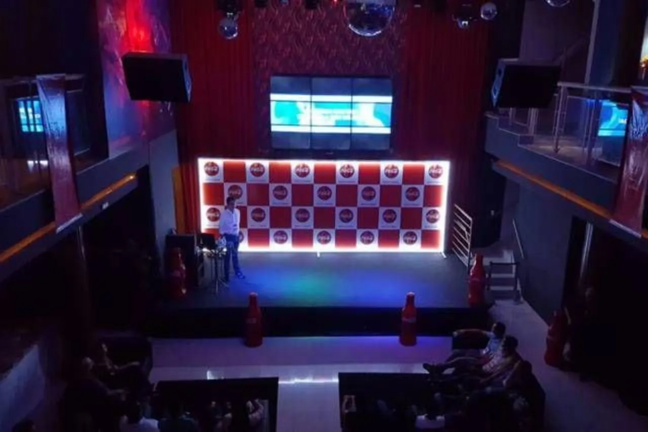 Imagem Salão Comercial à Venda em Sorocaba-SP no Bairro Parque Santa Isabel: 2 Salas, 2 Banheiros, 811m² de Área