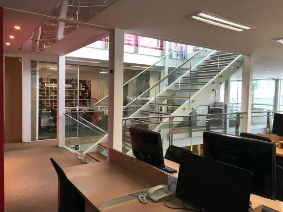 Imagem Prédio comercial com 619m² em Mirandópolis - SP.