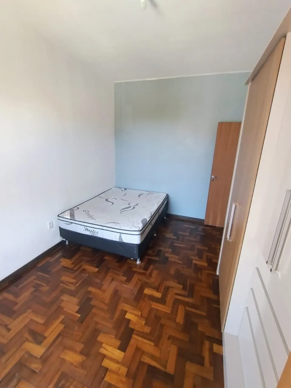 Imagem Ótimo apartamento desocupado de frente para a Redenção- Cidade Baixa